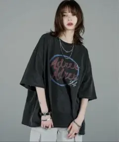ADRER ヘビーコットンヴィンテージライクレトロロゴダメージピグメントTシャツ