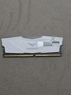 T-FORCE Delta R 8Gb DDR4 2666MHzメモリーホワイト