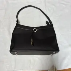 ブラックハンドバッグ