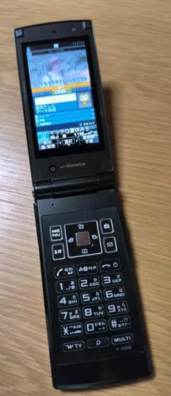 防水ワンセグテレビ docomo F-03B 黒 ガラケー 携帯電話 おまけ付