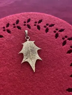 【天然素材】柊の葉っぱの金メッキチャーム【ハンドメイド】