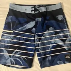QUIK SILVER クイックシルバーサーフパンツ　32インチ