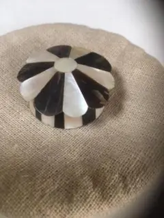 貝　シェル　素材の　お花のような蓋の　小物入れ　古道具　木　オブジェ　ウッド