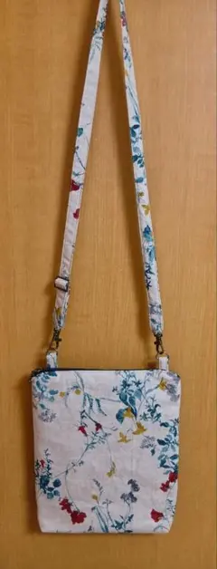ハンドメイド　＊サコッシュ＊　 ジョリーフルール　生成り×赤