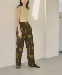 todayful ✴︎ Geometric Tuck Trousers