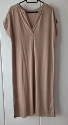 新品　L'espoir ベージュ Vネック 半袖ワンピース