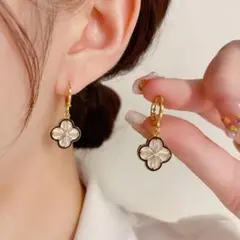 新作♡　レディース　クローバー　ピアス　ホワイト　ゴールド　トレンド　上品
