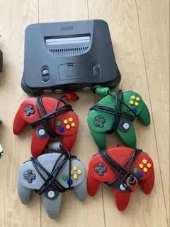 NINTENDO64 本体とコントローラー4台、ゲームソフト付き