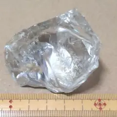 ガラスの塊　 不規則な形状 約4cm