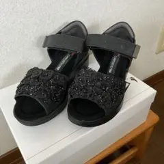 コンポジション9 小花モチーフのサンダル　23cm 黒