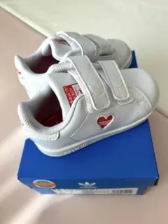 adidas ホワイト スニーカー ベルクロ キッズ