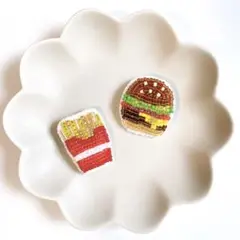 ハンバーガー　ポテト　ビーズ刺繍　ブローチ