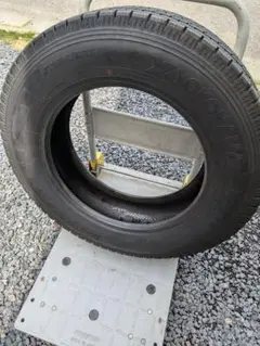 中古スタッドレスタイヤ 205/70R17.5  １本