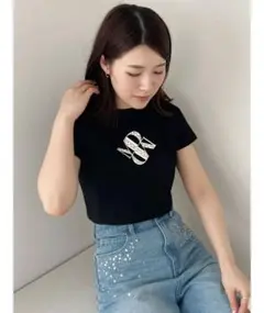 【MERCURYDUO】 クロップド パールロゴ Tシャツ ブラック