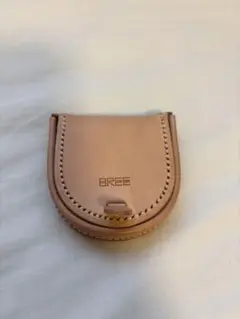 breeコインケース馬蹄形、ヌメ革、美品 breeコインケース馬蹄形、ヌメ革、美品