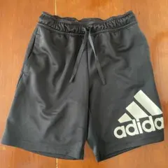 adidas ブラック ハーフパンツ　140