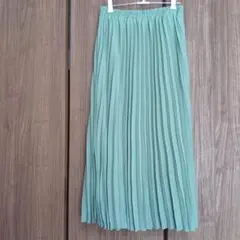 プリーツロングスカート