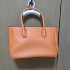 インディヴィINDIVI 高みえレザーバックオレンジ 差し色 オシャレ シンプル