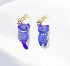 月にぶら下がる猫　レジン　キーホルダー 2匹セット