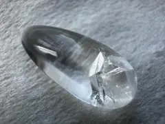 クォーツインクォーツ　貫入水晶　虹入り　ブラジル産