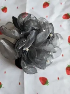 グレー シフォン コサージュ パール付き