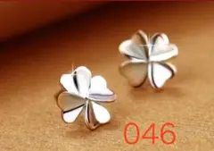 046：まとめ売り歓迎！四つ葉ピアス 両耳用