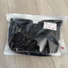 ユニクロ　ブラックノベルティ　マルチポケットミニバッグ