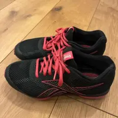 Reebok ブラック/ピンク スニーカー