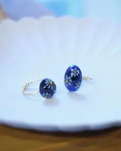 ネイビー リング【フリーサイズ】ハンドメイド 花 モチーフ レジン指輪｟楕円形｠