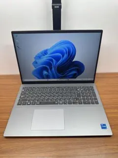 Dell Vostro 5620 i5-1240P 8/256 16インチ
