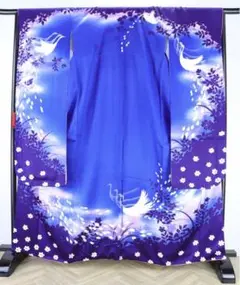 【振袖】青地にくじゃくと花