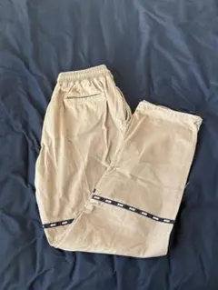 ベージュ パンツ　L