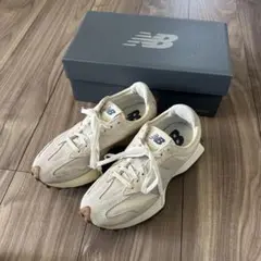 新品未使用⭐︎New Balance 327ホワイト スニーカー 2025年最新】ニューバランス327 オフホワイトの人気アイテム