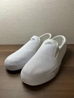 NIKE スリッポン　白　美品　28cm