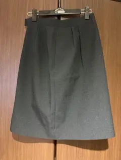黒 タイトスカート プリーツ入り