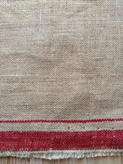 ハギレ　麻(リネン)生地 赤いストライプ付き　110cm×40cm
