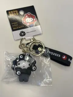 万博 黒ミャクミャク サンリオ キーホルダー 黒なりきり キティ