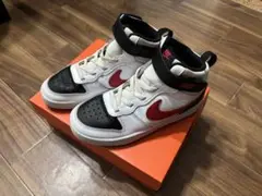 Nike ハイカットスニーカー ホワイト/ブラック/レッド