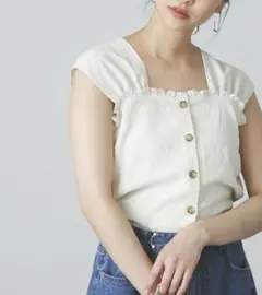 極美品　アイボリー フロントボタンノースリブラウス　FR