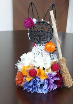 カラフルな猫の造花　置き物