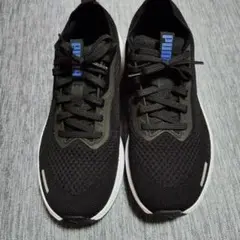 PUMAブラックスニーカー２７.５㌢