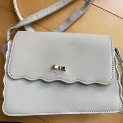 ライトグレー スカラップエッジ ショルダーバッグ