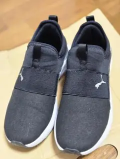 PUMA SOFTRIDE ブラック スニーカー