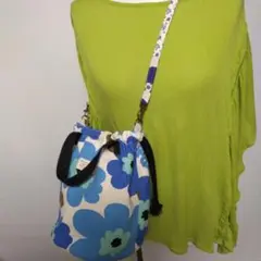 青と白の花柄ショルダーバッグ　ハンドメイド