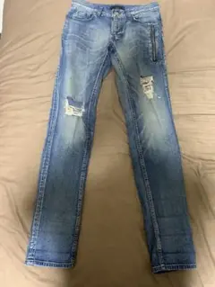 ダメージデニムパンツ