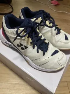 YONEX バドミントンシューズ ホワイト/ネイビー/ピンク