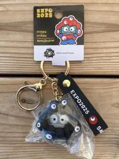 本日発売❕万博会場限定 なりきりサンリオ立体マスコットストラップ黒　ハンギョドン