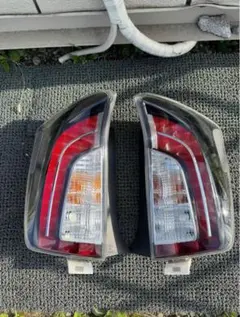 30プリウス Gsテールランプ純正 トヨタ