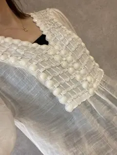 VIA MODA サイズLから2L 白のコットン半袖カットソー ビーズ付き。