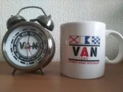 VANの時計とマグカップのセット